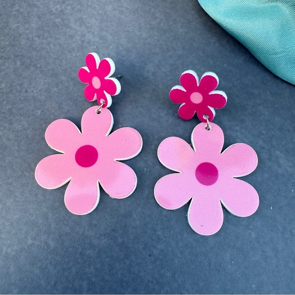 Retro Mod Pink Flower Power Acrylic Earrings - Picture 3 of 6